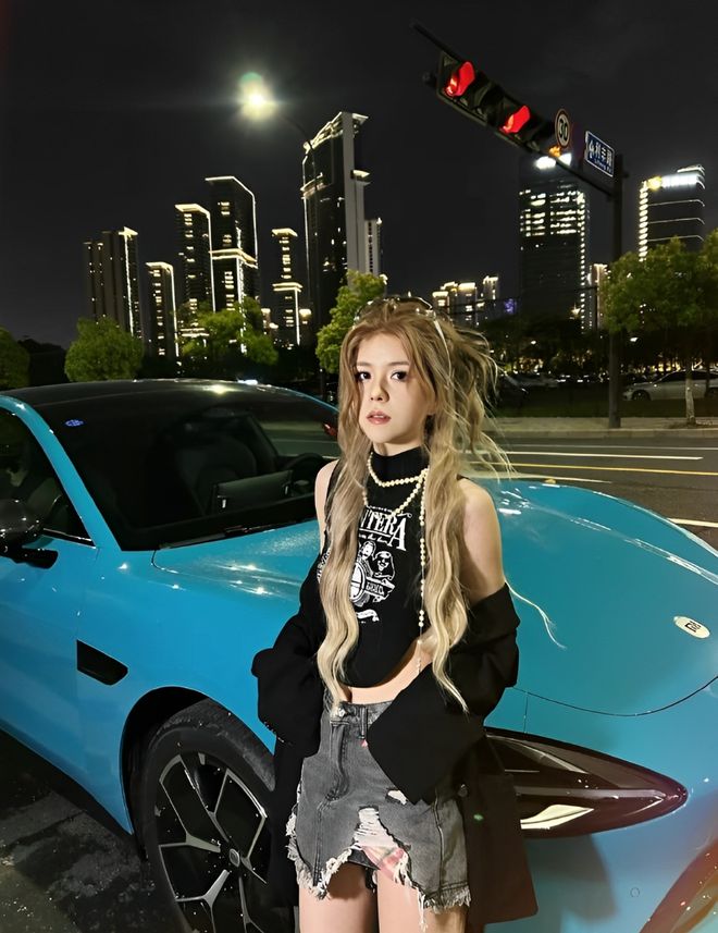量都这么高的吗？仙女也就长这样吧pg电子小米SU7的美女车主质(图2)